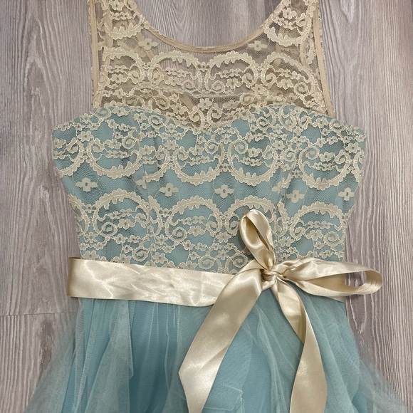 Le chateau small formal antique blue lace dress - Picture 2 of 9